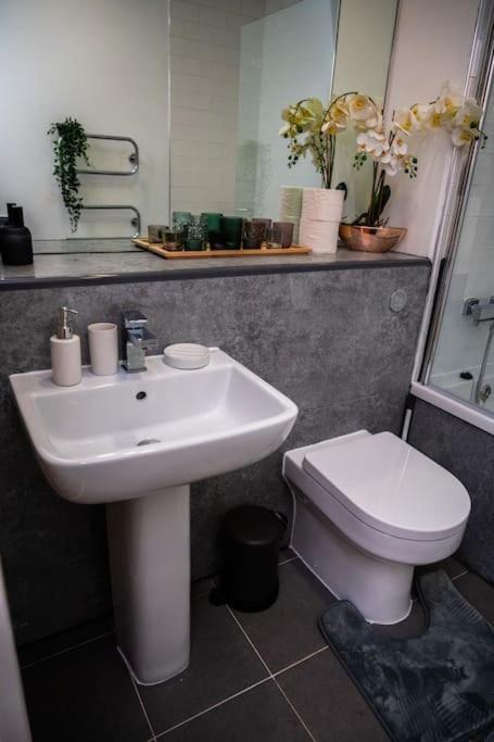 2 Bed Apt In Leeds City Centre المظهر الخارجي الصورة